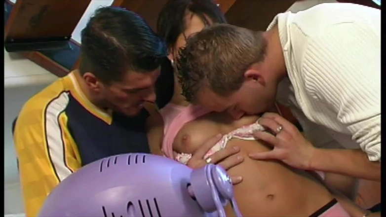 Inhonorof porn: She Loves Sports and Loves Being Fucked by Two Cocks...
