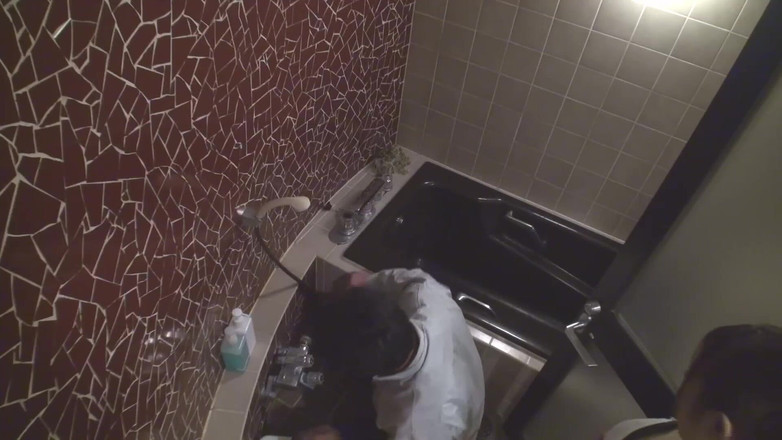 Eagle-Special: Ukazuje její výstřih a super blízko k tobě! Hledáte tvrdého...