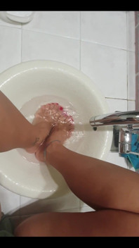 Baking Soda and Sugar Scrub for Soft Feet