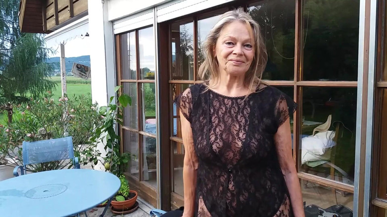 martinawest: Femme Mature Se Montre Dehors Dans Un Body En Dentelle!
