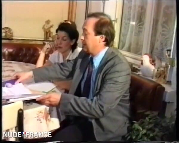 La France a Poil: A Poorly Concentrated Student More Willing to Fuck!