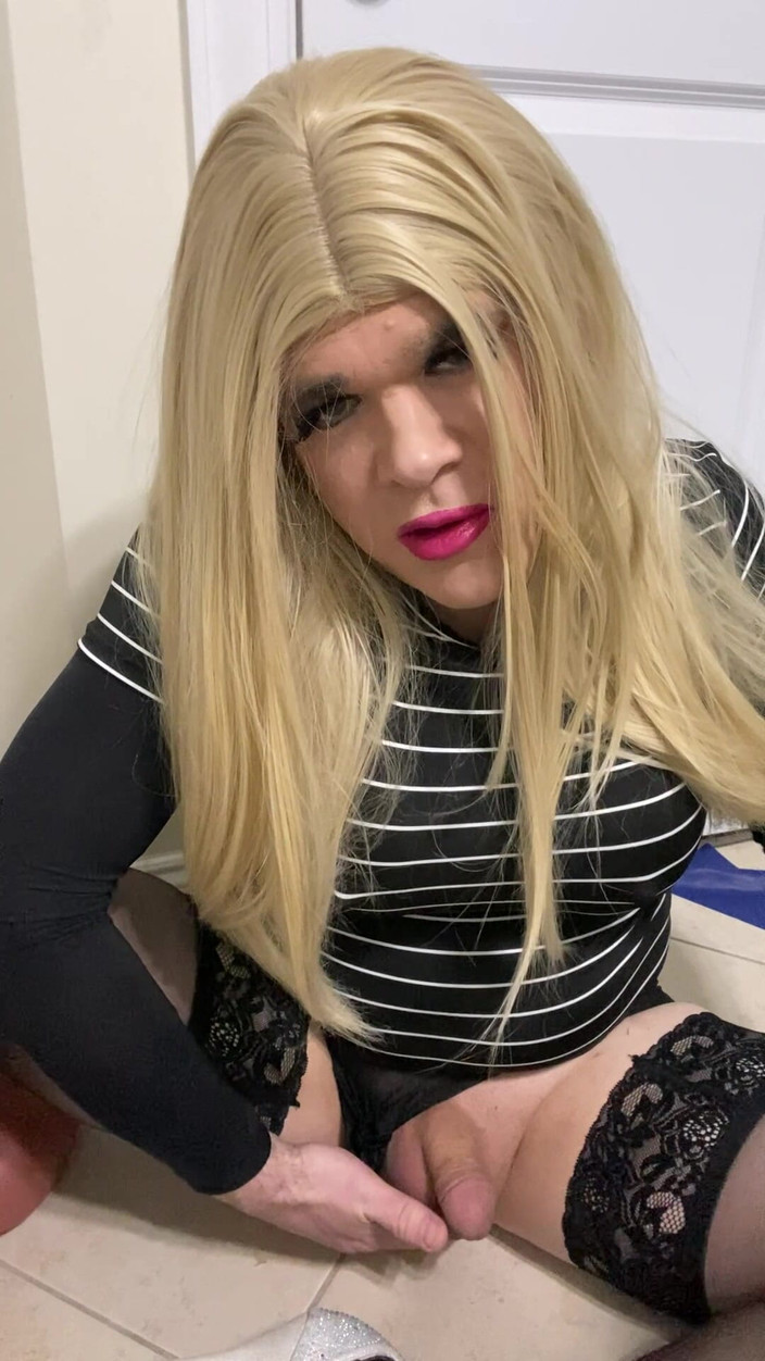 MadisonCD2025: Parte 2 de sexy crossdresser trans hembra provoca con coño falso...
