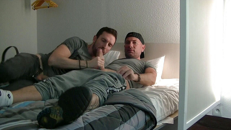 FRENCH HOLES CREAMPIED: Fcuked tanpa kondom oleh lurus seksi t hotel