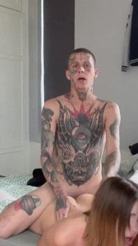 Deux ados filment du sexe réel en vidéo