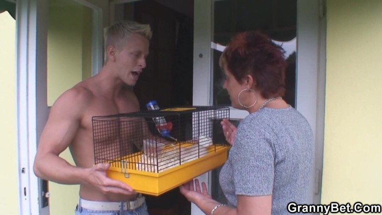 Granny Sluts: Chăm sóc cả hai