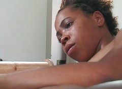 Black Jass: Due ragazze ebano sexy vengono scopate sul letto