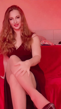Le Mie Gambe Lunghe E La Mia Figa Bagnata Attraverso Le Calze Di Nylon Sulla Nostra Notte