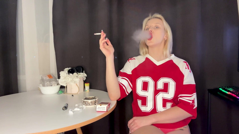 MertyXXX: Người hút thuốc dây chuyền đầu tiên của tôi