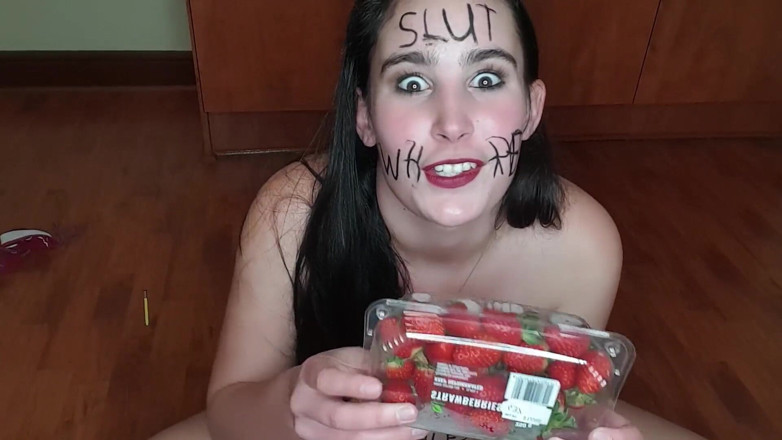 domslutfucker: Puta que habla sucio y come fruta cubierta de pis,...