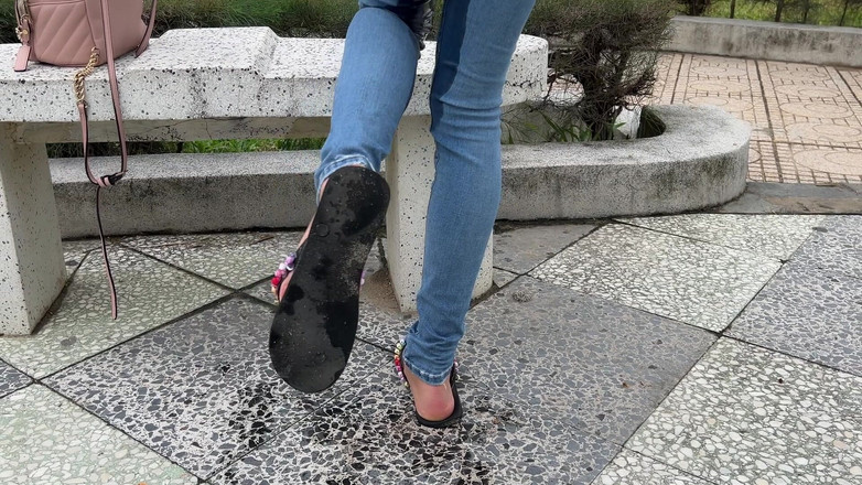 Katty West: Öffentliche nasse jeans im park am strand