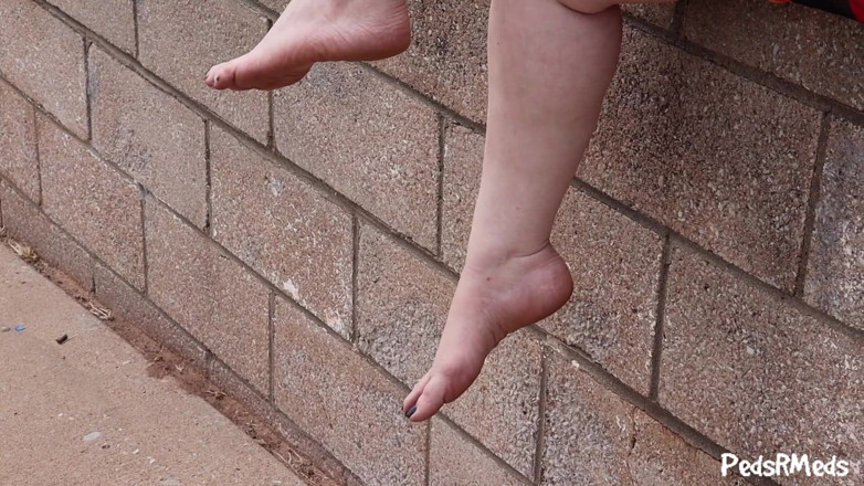 PedsRMeds: Little Miss Rya Flip Flop Popping Outside