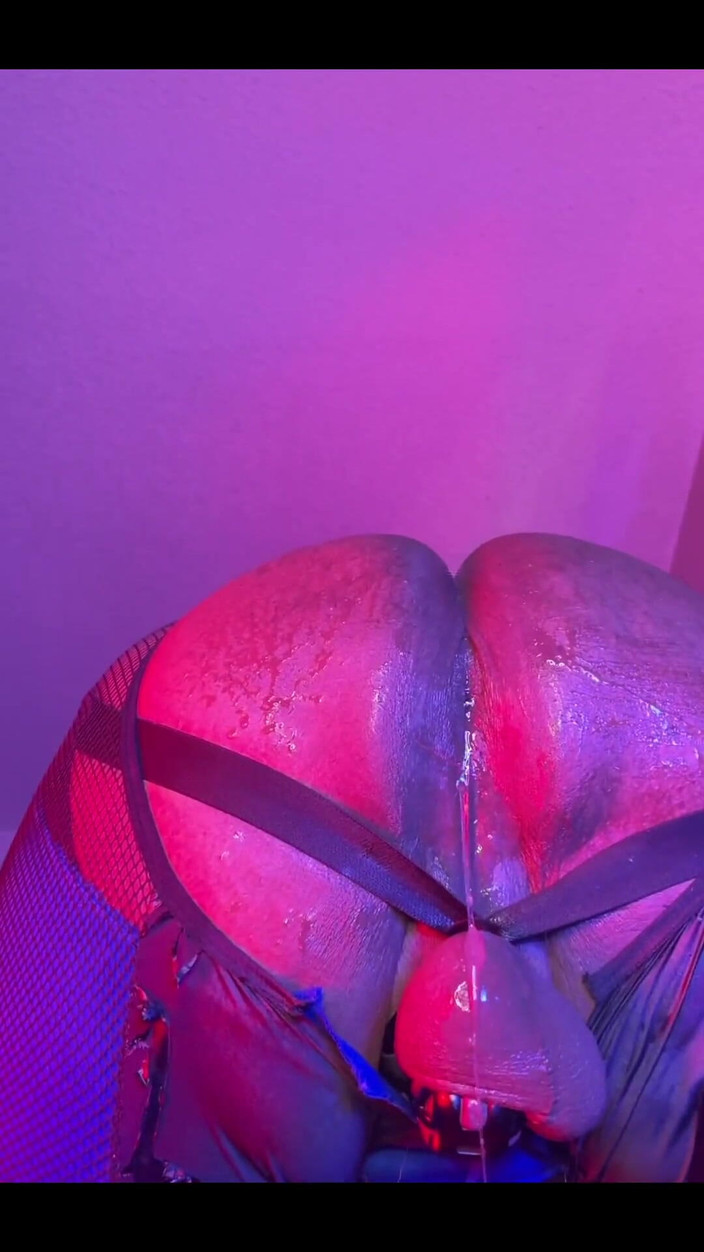 DipsoDeep: Piggy dengan pantat gelembung melancap dengan joyride jahat