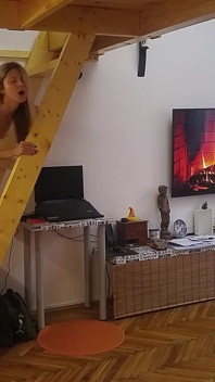 Detrás de escena de la pequeña Gina Gerson follando en casa con Mugur