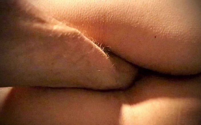 VeeVee Vixen: MILf fistet auf ihrer seite