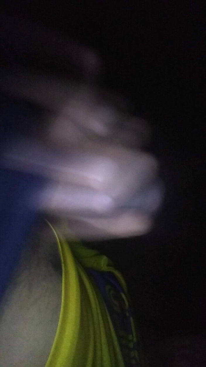 AlexAlejandro13: Sexy Mann Mit Enormem Schwanz, Der Sich Auf Der Couch...