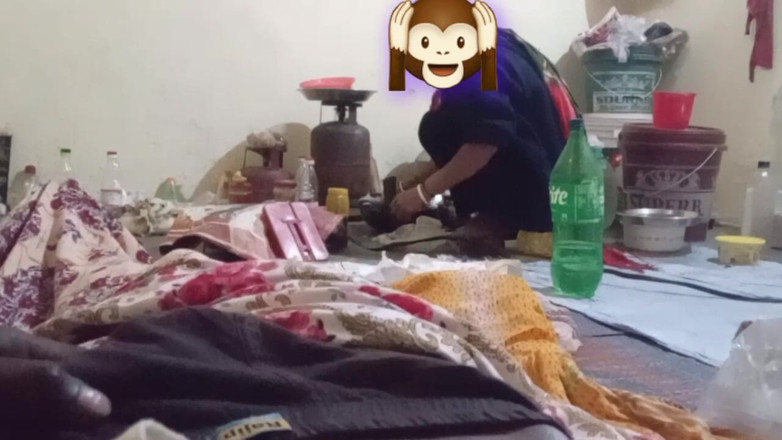 Bengaliauntykichut: Găteam și tipul s-a masturbat pe la spatele meu. Băiat indian...