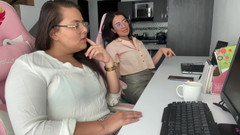 zoemelissa: Patronumuz bizi heyecanlandırıyor, onu düşünerek mastürbasyon yapıyoruz