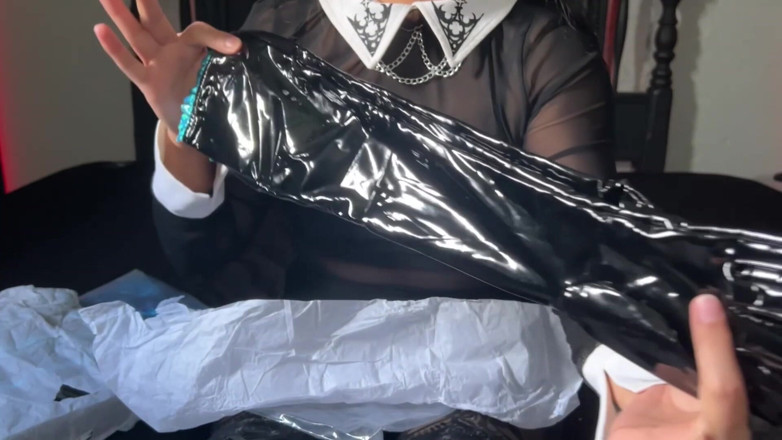 Astarioth: Despachetare | Mi Mejor Fan Me Regalo Un super cosplay De...