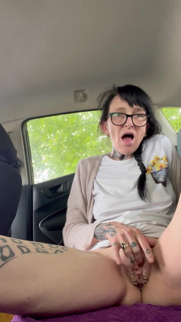 aewin11: Squirting in the Back of M Car