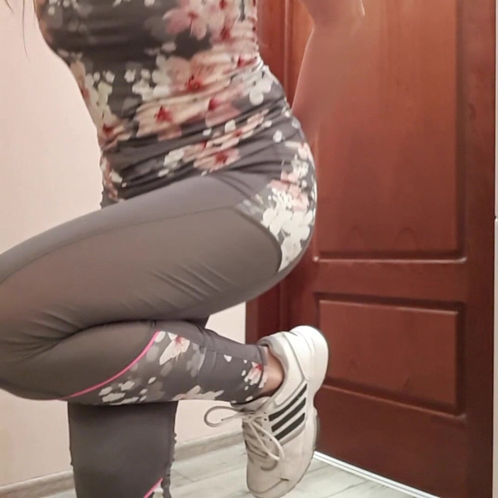 FrauleinP: Pee My Gym Pants at the Closed Loo's Door