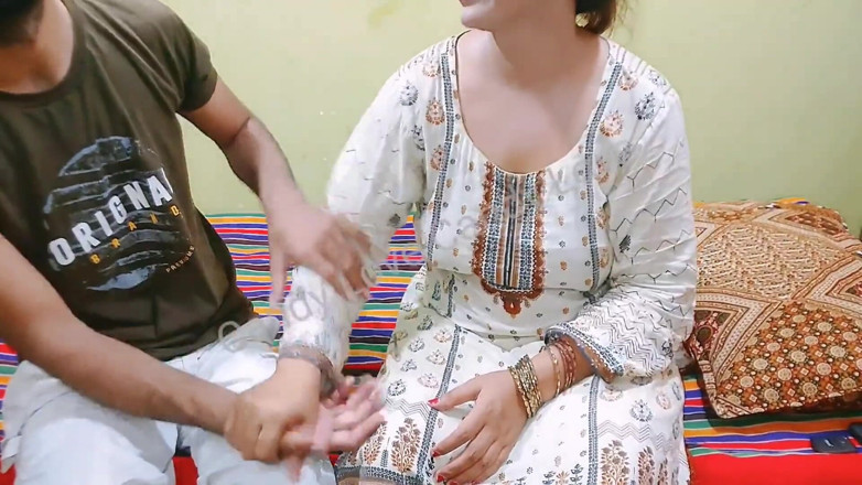 Pakistani CoupleX: Madrasta fodida em perfeito rabo redondo audio hindi