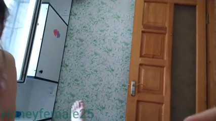 Teen and Milf Female Sex: Min fru spelar min kuk först och sitter sedan på...