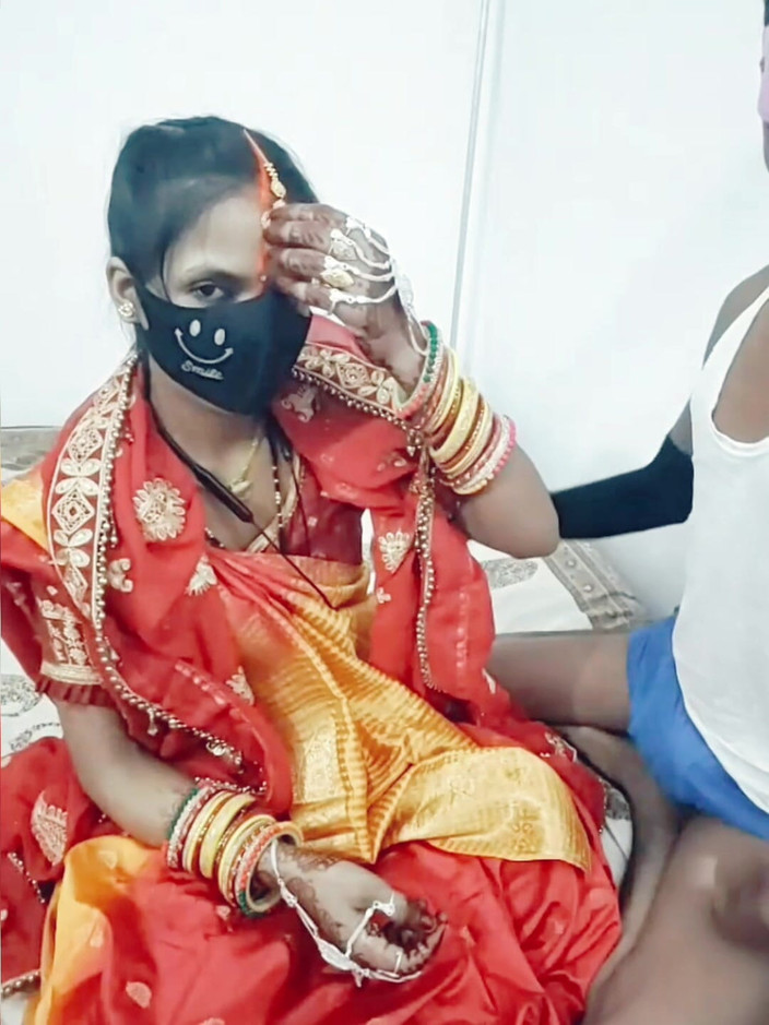 Nisha bhabhi ki chudai: Після karwachauth чоловік трахає мій рот.