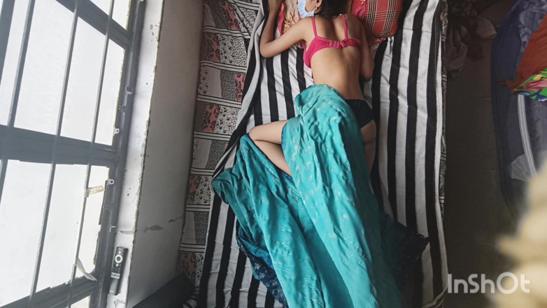 Desishycouple: Une jolie bhabhi desi avec son devar, vidéo complète