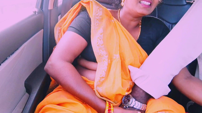 Telugu honey lips: Desi Sari cameriera sesso in auto telugu dice porcate.