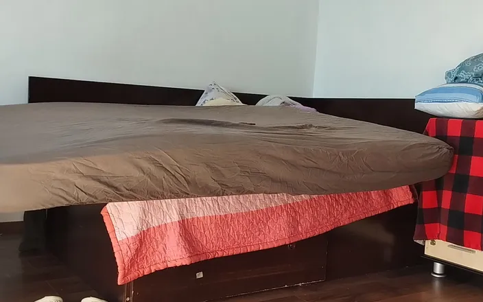 Mirsur: Amateur Wife Tries on Clothes and Cuts Them