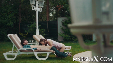Mariska x: Il baise une ado de plus de 18 ans dans la...