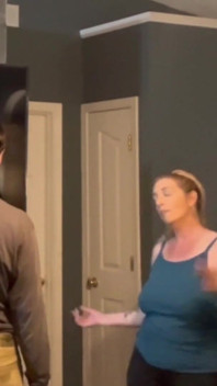 Amigo del hijo Matty Iceee arregla la casa y el coño de la milf madura Danni Jones