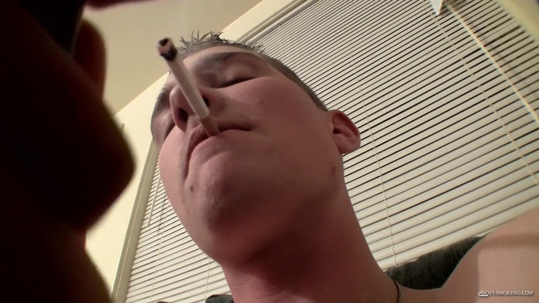 Boys Smoking: Un pompino fumando