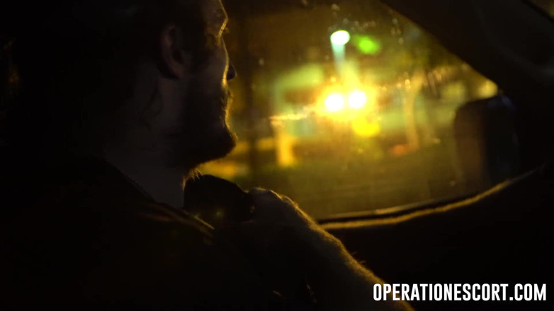 Operation Escort: Jaye Summers arestată de polițistul sub acoperire Caramida care oferă...