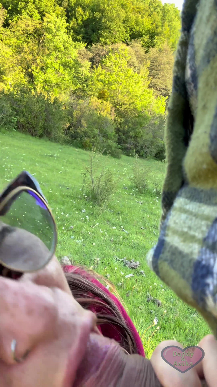 Daddy and Asuka: 壮大な屋外フェラチオ