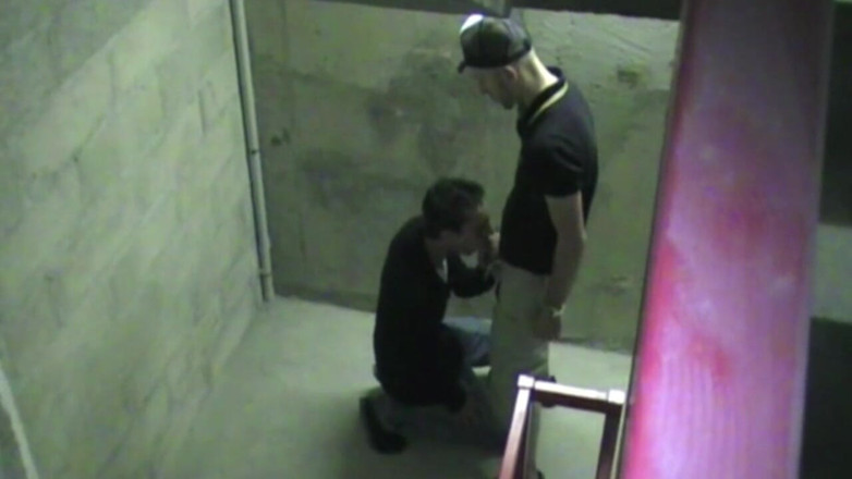 STRAIGHTS BOYS COERCED TO FUCK GAY: La giovane gay lazione viene scopata da un ragazzo etero...
