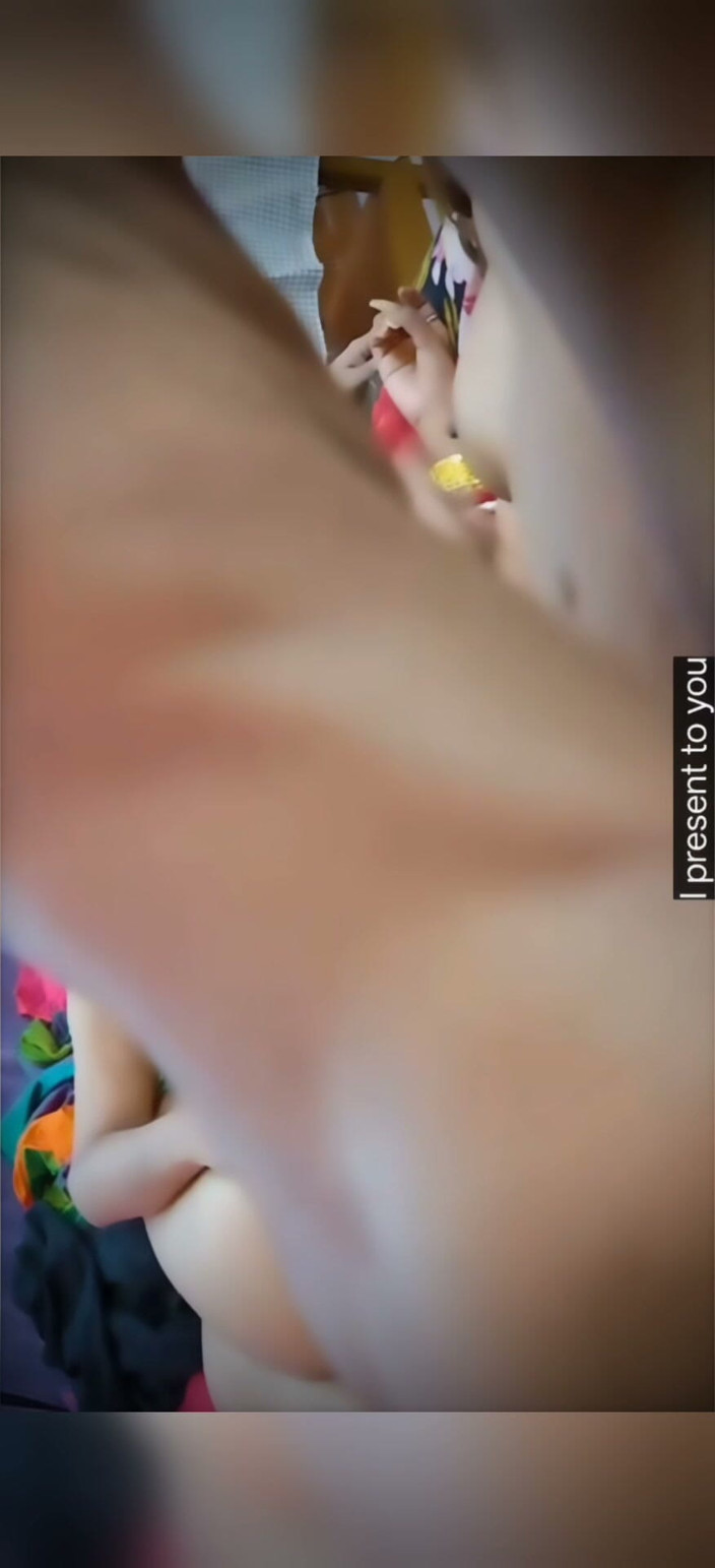 Bull Top 7: Desi-twee Devar en Bhabhi plotseling hardcore-seks toen ze alleen thuis...