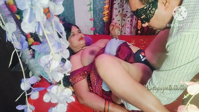 Lustykajolbhabhi: 가는 길에 밀리 바비와 결혼 첫날밤을 축하하세요.
