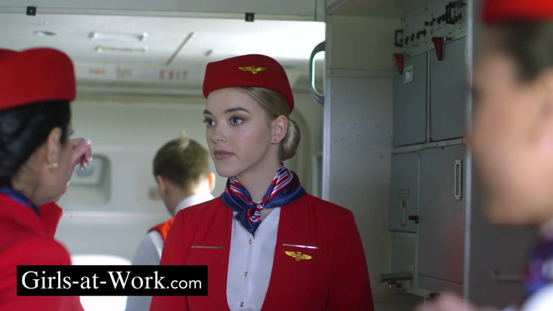 Girls At Work: Preliminari nella cabina
