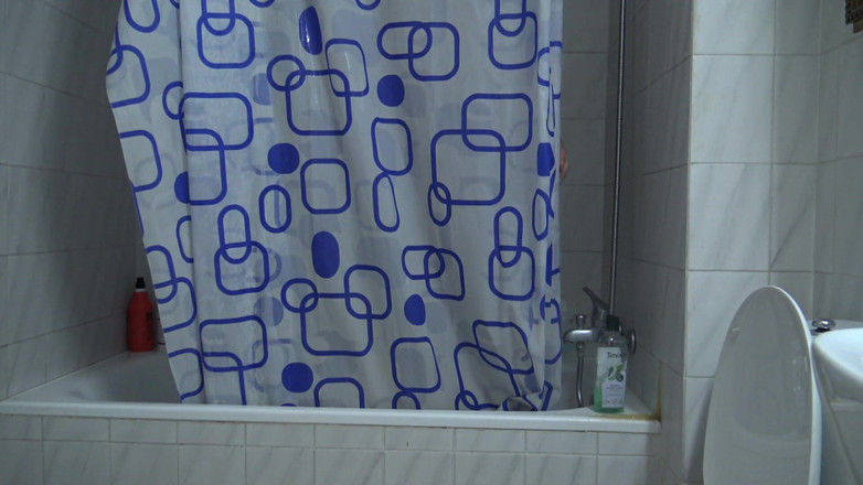 Souzan Halabi: 무슬림 여자는 충격을 받았다!! 그녀는 실수로 내 자지를 본다!