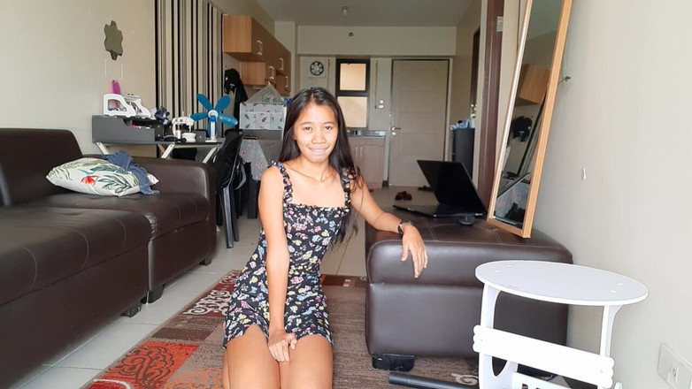 creamberryfairy: L'eccitante cameriera asiatica viene scopata