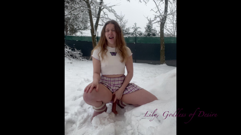 Lily, Goddess of Desire: Little Slut Masturbates Outdoors Puts Ice in Pussy