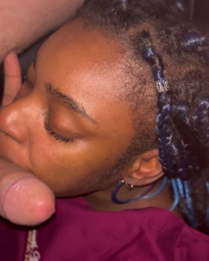 Noblelove: ふしだらな女の妻は友人のために見せびらかすように感じます