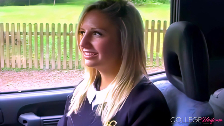 College Uniform: Sesi wawancara bareng 2 cewek milly hedgland