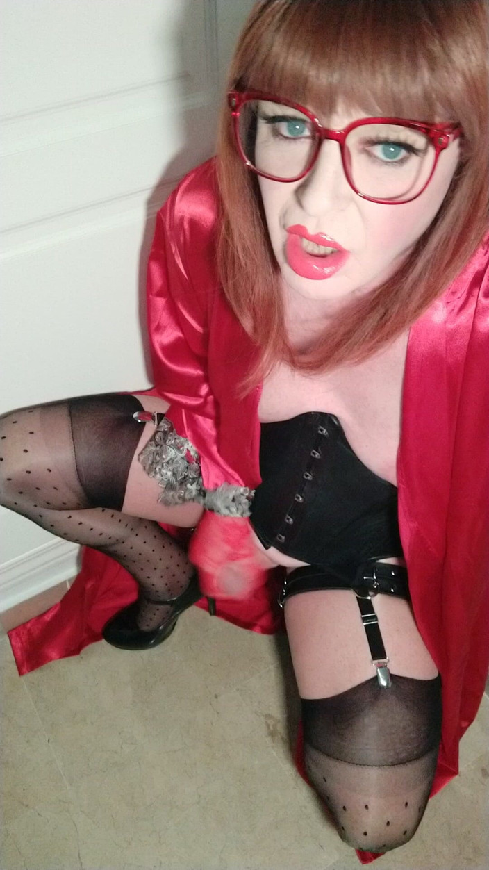 Emma Browne: क्रॉसड्रेसिंग एडवेंचर्स