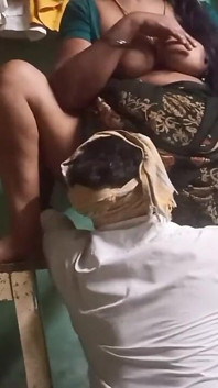 Desi Tamil - masukkan zakar ke dalam pepek abang tiri dan adik tiri