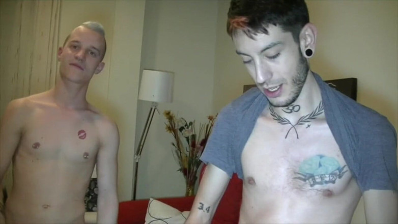 Kinky Bareback Boys: Blond twink fucked bareback by Alexis Clark