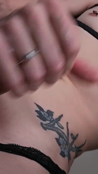 Čůrák fackování ptáka Škádlení a výstřik na obličej