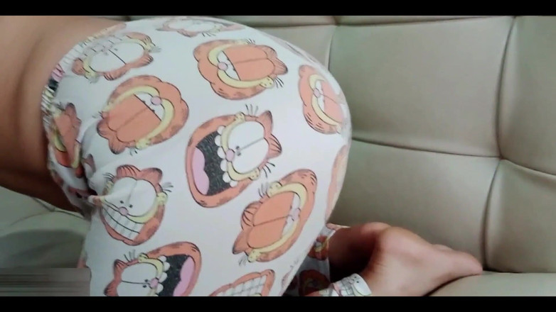 Samanthaa: Vayolet Fox bere ptáka svého nevlastního bratra a jezdí na...