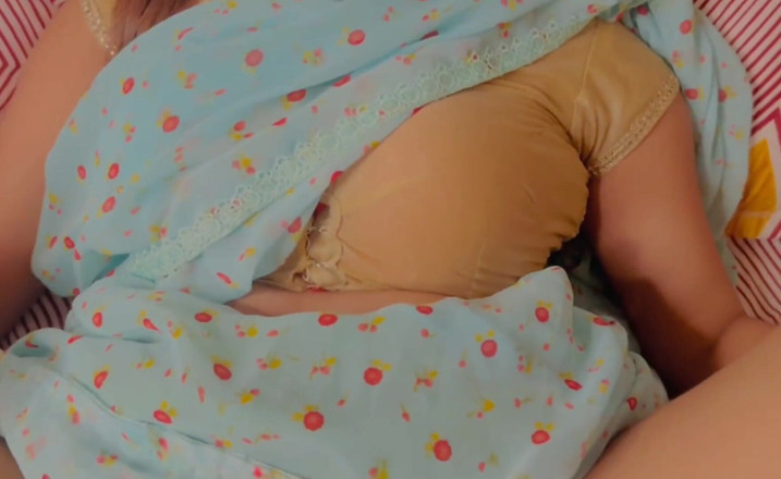 FloweryMask42: Bhabhi neukt heel nauwelijks met Devar